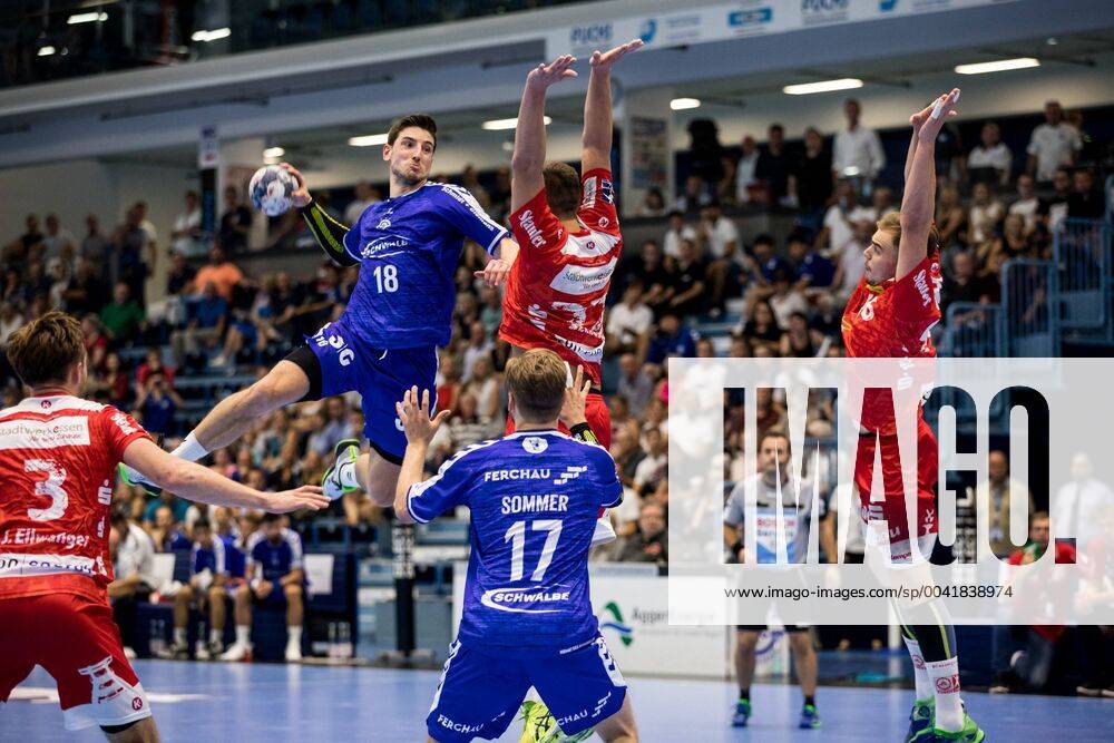 2 Handball Bundesliga VfL Gummersbach TUSEM Essen 24 08 2019 Alexander Hermann 18, VfL Gummersbach , Marvin Sommer 17, VfL Gummersbach , Dennis Szczesny 22, TUSEM Essen , 2 Handball Bundesliga VfL Gummersbach TUSEM Essen Gummersbach, Schwalbe arena