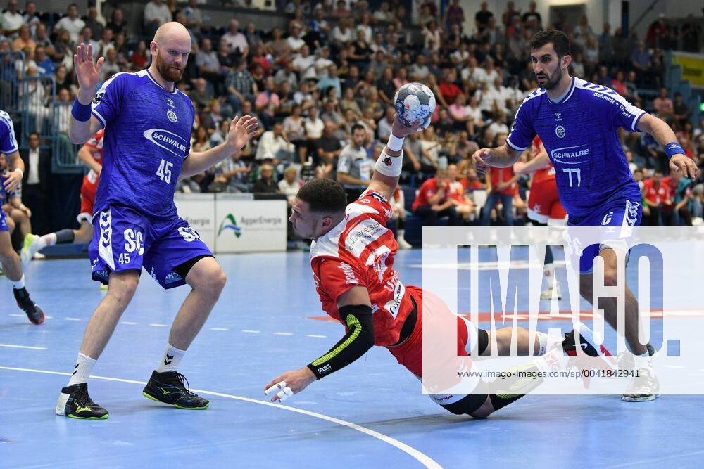 17 Rolando Urios Gonzalez 17 TuSEM Essen at the Throw, VfL Gummersbach TuSEM Essen, Handball, Men, 2 League, Liqui Moly Handball Bundesliga, 1 Matchday, 28 08 2019, VfL Gummersbach TuSEM Essen, , Handball, Liqui Moly 2 Handball Bundesliga, Men, Soielzeit 2019 20 Gummersbach