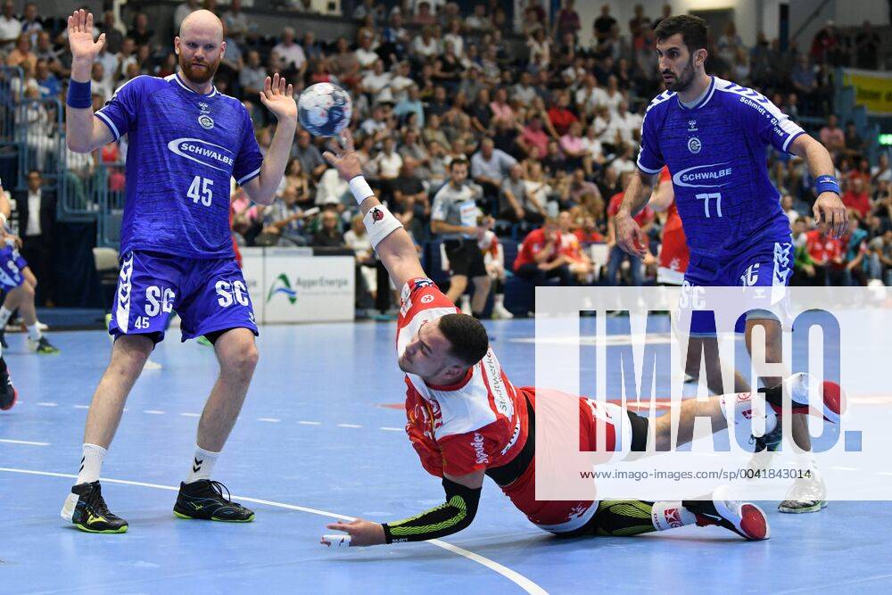 17 Rolando Urios Gonzalez 17 TuSEM Essen at the Throw, VfL Gummersbach TuSEM Essen, Handball, Men, 2 League, Liqui Moly Handball Bundesliga, 1 Matchday, 28 08 2019, VfL Gummersbach TuSEM Essen, , Handball, Liqui Moly 2 Handball Bundesliga, Men, Soielzeit 2019 20 Gummersbach
