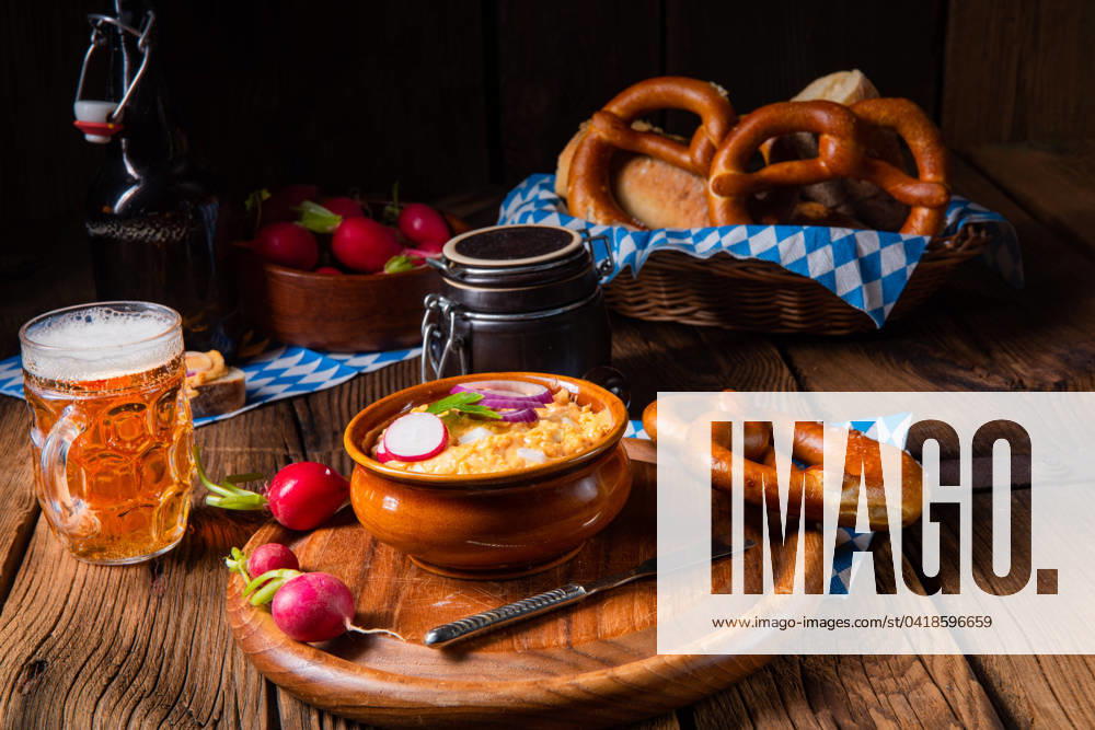 IMAGO Creative, Food, Brotzeit rustic Bavarian obazda with radishes and onions rustic Bavarian obazda with radishes and onions
