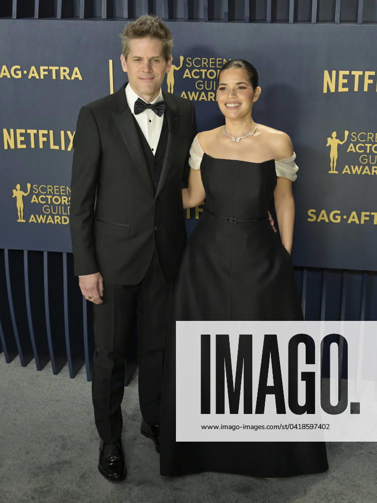 Ryan Piers Williams and America Ferrera attend the 30th Annual Screen Actors Guild Awards. Los Angeles U.S. - ZUMAb173 20240224_aap_b173_637