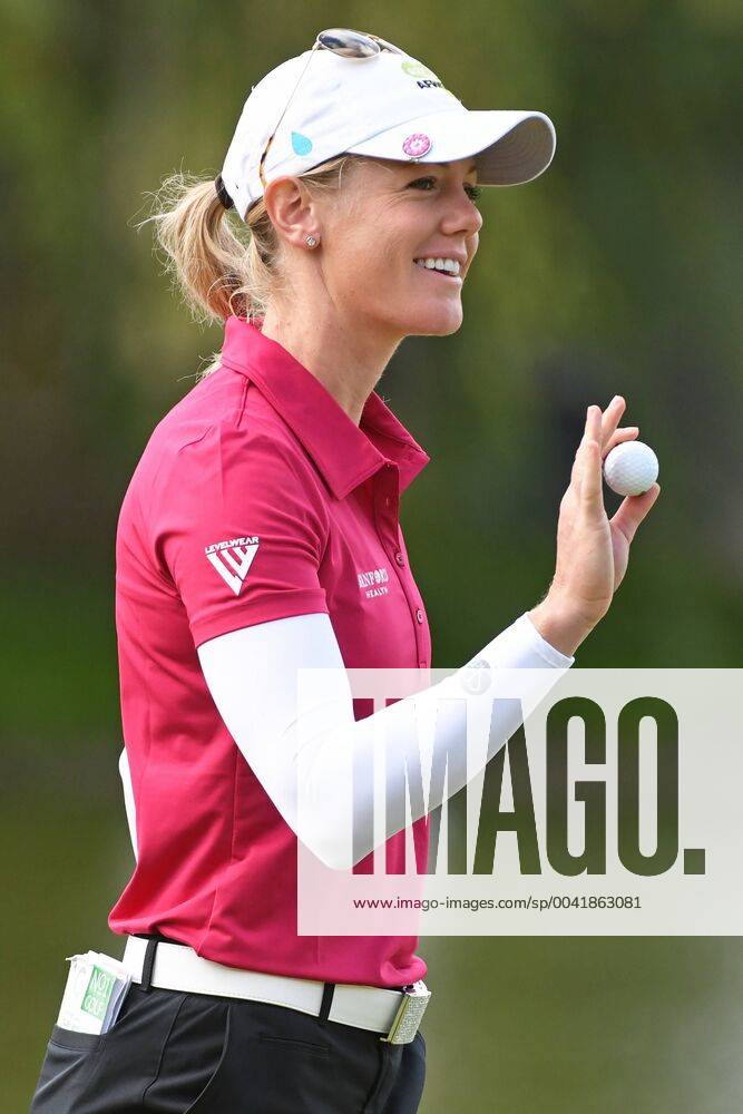 AURORA, ON - AUGUST 25: Amy Olson (USA) acknowledges the crowd on the 2nd hole during the final round of the LPGA, Golf Damen - CP Women s Open on August 25, 2019 at Magna Golf Club in Aurora, ON. (Photo by Gerry Angus Icon Sportswire) GOLF: AUG 25 LPGA - CP Women s Open Icon19082508
