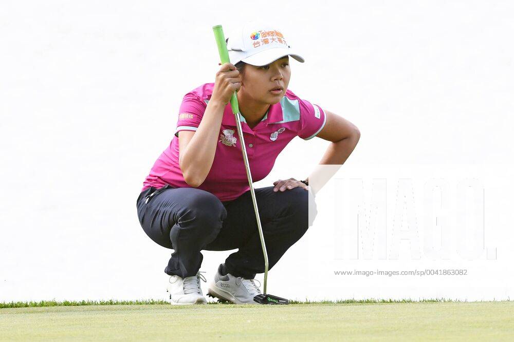 AURORA, ON - AUGUST 25: Wei-Ling Hsu (Taipei) lines up a putt on the 2nd green during the final round of the LPGA, Golf Damen - CP Women s Open on August 25, 2019 at Magna Golf Club in Aurora, ON. (Photo by Gerry Angus Icon Sportswire) GOLF: AUG 25 LPGA - CP Women s Open Icon19082509