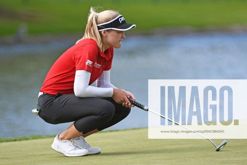 AURORA, ON - AUGUST 25: Brooke Henderson (CAN) lines up a par putt during the final round of the LPGA, Golf Damen - CP Women s Open on August 25, 2019 at Magna Golf Club in Aurora, ON. (Photo by Gerry Angus Icon Sportswire) GOLF: AUG 25 LPGA - CP Women s Open Icon19082517