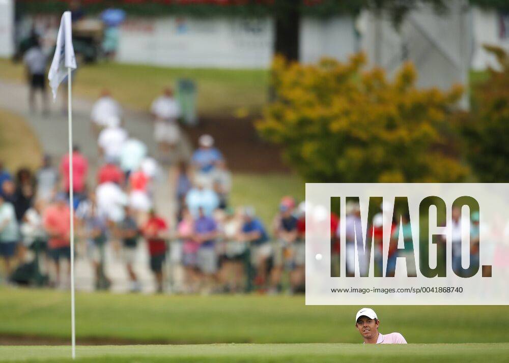 Bilder des Jahres 2019, Sport 08 August ATLANTA, GA - AUGUST 25: Rory McIlroy of Northern Ireland plays a shot from a bunker on the eighth hole during the final round of the TOUR Championship at East Lake Golf Club in Atlanta, GA. (Photo by Todd Kirkland Icon Sportswire) GOLF: AUG 25 PGA, Golf Herren - TOUR Championship Icon488190825858