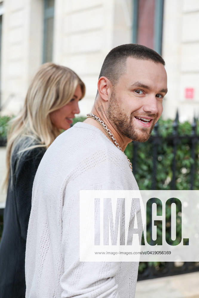 Liam Payne et sa compagne Kate Cassidy arrivent à l hà tel La Rà serve lors de la mode femme automne hiver 2024-2025 lors de la Fashion Week de Paris (PFW) Liam Payne et sa compagne Kate Cassidy arrivent à l hà tel La Rà serve lors de la mode femme automne hiver 2024-2025 lors de la Fashion Week de Paris (PFW), à Paris, France, le 2 mars 2024. Liam Payne and his partner Kate Cassidy arrives at the La Rà serve hotel during the fashion Fall Winter 2024-2025 during the Paris Fashion Week (PFW), in Paris, France