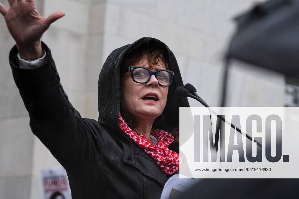 Actress and activist, SUSAN SARANDON spoke to the hundreds of people gathered in Washington Square Park demanding a cease-fire as part of the global Millions March for Palestine. New York USA - ZUMAb230 20240302_znp_b230_001