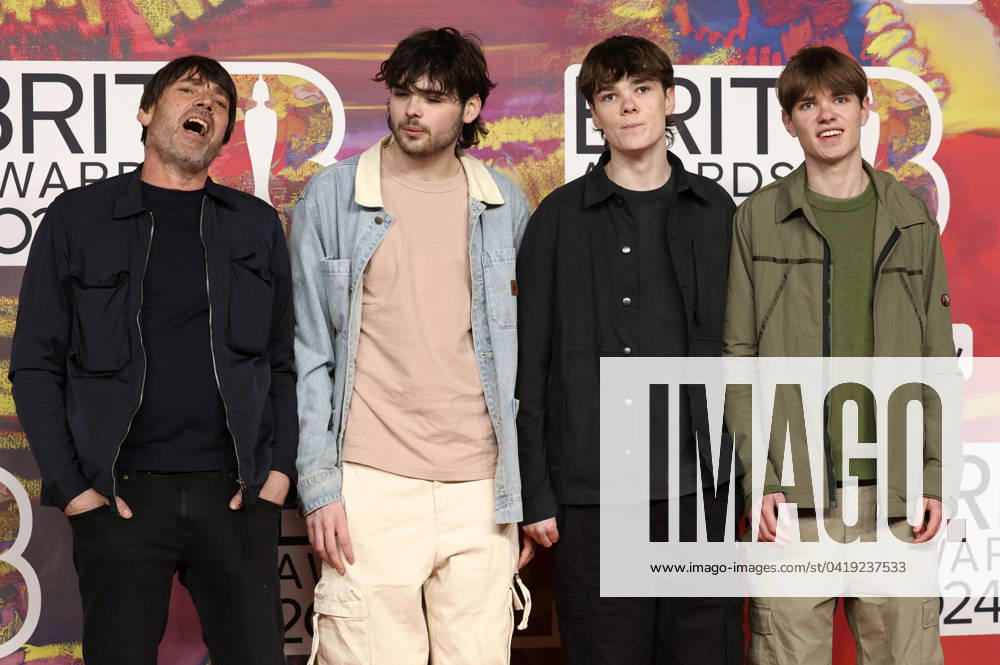 Alex James with sons Geronimo James, Artemis James and Galileo James at the 44 BRIT Awards 2023 at the O2 Arena London, 02 03 2024 Foto:xD.xFuturexImagex brit_awards_4109