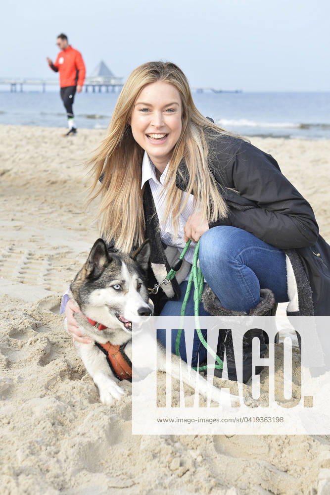 Nina Ensmann at the Baltic Lights sled dog race on 2 March 2024 at the Heringsdorf sea bridge on Usedom Baltic Lights sled dog race 2024 on Usedom