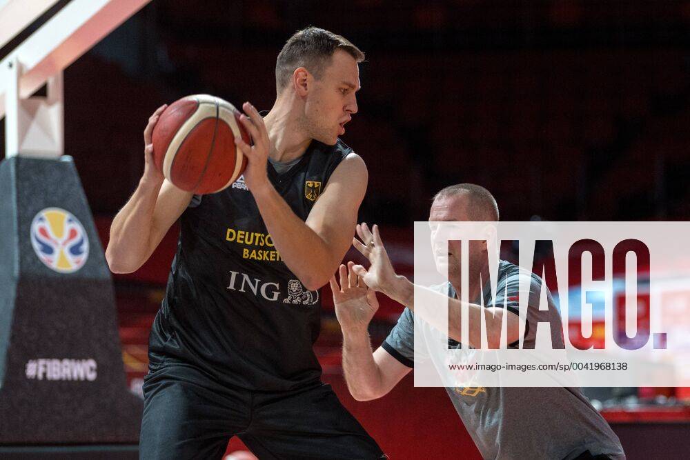 Basketball Shenzhen 30 09 2019 FIBA Basketball World Championships World Cup WM Training Germany Johannes Voigtmann Germany, No 07 Henrik Rödl Germany, national coach Roll Roedl li