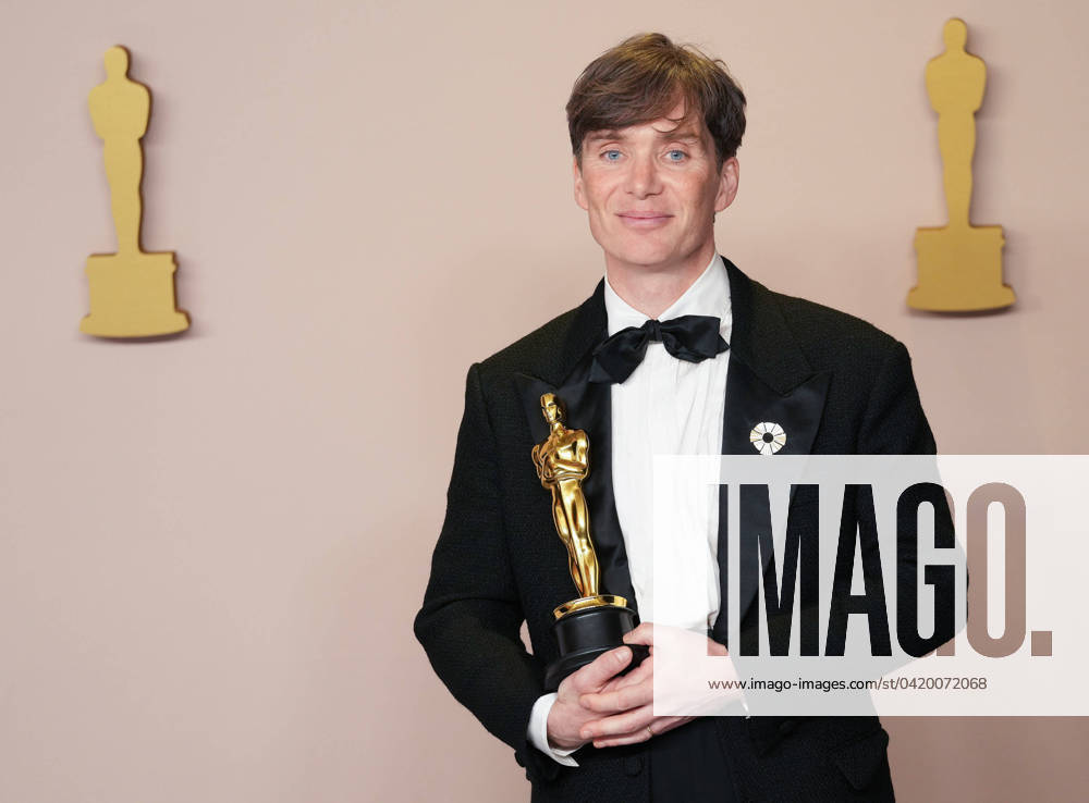 Cillian Murphy of Oppenheimer, celebrates backstage with his Best Actor Oscar, one of the film s seven wins, including the Best Picture, during at the 96th annual Academy Awards in Los Angeles, California, on Sunday, March 10, 2024. Since 1929, the Oscars have recognized excellence in cinematic achievements. LAP20240310873 PATxBENIC