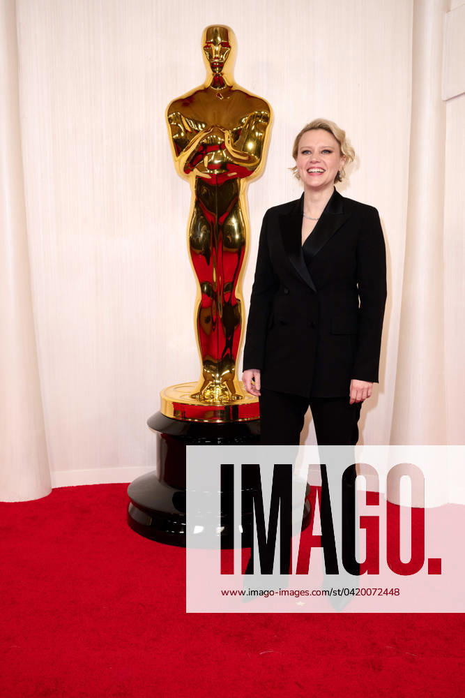 Kate McKinnon arrives on the red carpet of the 96th OscarsÂ® at the DolbyÂ® Theatre at Ovation Hollywood on Sunday