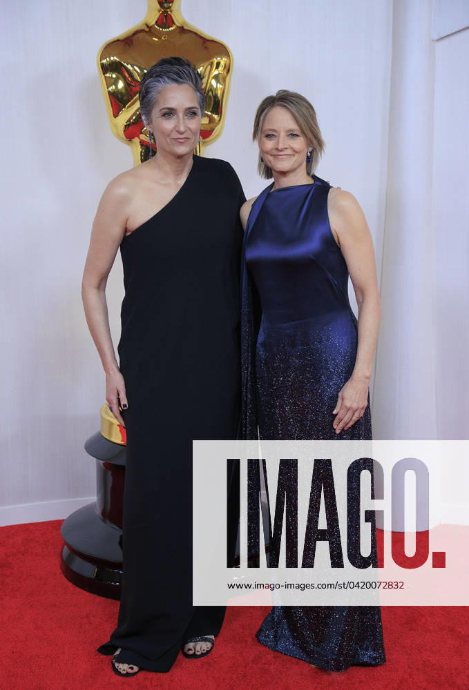 Alexandra Hedison and Jodie Foster on the red carpet of the 96th Annual Academy Awards on Sunday March 10, 2024 at the Dolby Theater in Hollywood, California. BURT HARRIS BNS PI Hollywood U.S - ZUMAp124 20240310_zaa_p124_278