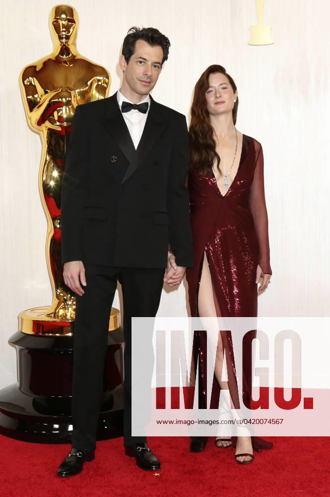Mark Ronson with wife Grace Gummer at the 2024 96th Annual Academy Awards at the Dolby Theatre Los Angeles, 10 03 2024 Foto:xJ.xFuturexImagex oscars_9733