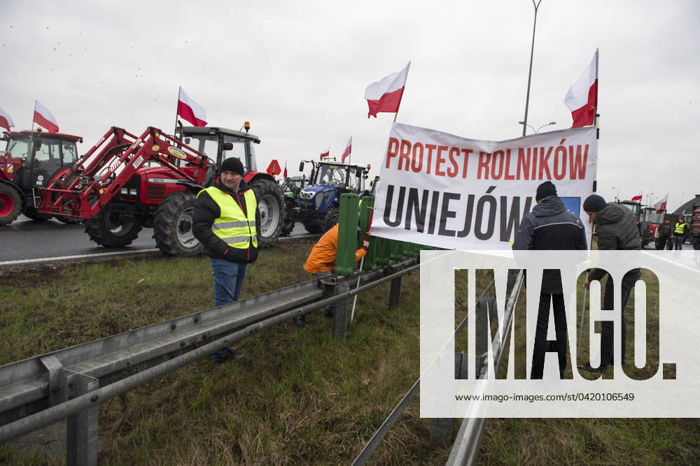 Protesting farmers set up a banner during the blockade of the A2 motorway near Wartkowice in Poland. Following failed negotiation with the Government to reach an agreement, from Monday until Wednesday, farmers decided to block roads in Poland, including the A2 motorway connecting eastern Poland with western Poland. The protest began on Monday morning, traffic on the A2 highway is completely blocked in both directions - Poznan (and the German border), and Warsaw..Farmers have two demands in particular: limiting the inflow of agricultural and food products to Poland from Ukraine and solving the issue of the entire green deal. Protesters say that absolutely nothing has been done when it com - ZUMAs197 20240311_aaa_s197_092