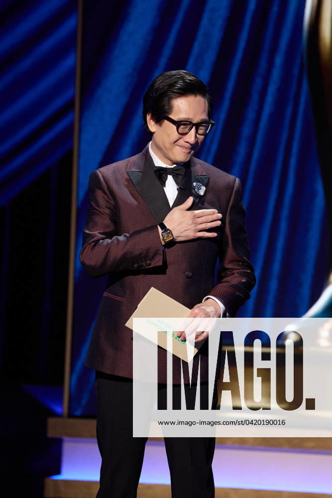 96th Oscars, Academy Awards Ke Huy Quan presents the Oscar® for Actor in a Supporting Role to Robert Downey, Jr. during the live ABC telecast of the 96th Oscars® at the Dolby® Theatre at Ovation Hollywood on Sunday, March 10, 2024., Credit:Avalon.red Avalon United States of America, CA, Hollywood