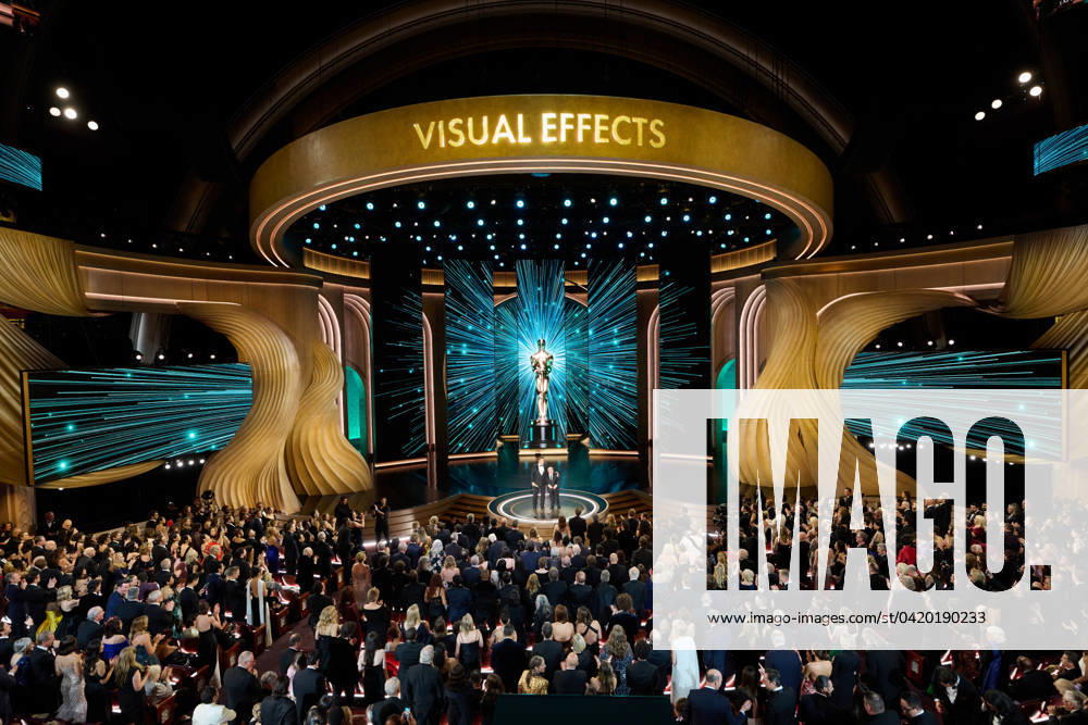 96th Oscars, Academy Awards Arnold Schwarzenegger and Danny DeVito presents the Oscar® for Visual Effects during the live ABC telecast of the 96th Oscars® at the Dolby® Theatre at Ovation Hollywood on Sunday, March 10, 2024., Credit:Avalon.red Avalon United States of America, CA, Hollywood