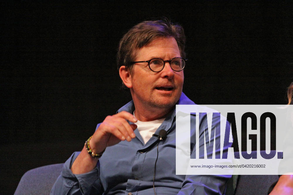 Michael J. Fox, Christopher Lloyd and Lea Thompson at a Back to the Future fan experience at Wizard World Comic Con in Philadelphia 153297, Michael J. Fox, Christopher Lloyd and Lea Thompson at a Back to the Future fan experience at Wizard World Comic Con in Philadelphia. Philadelphia, Pennsylvania - Friday June 4, 2016., Credit:Will T Wade Jr. , PacificCoastNe Avalon USA, Philadelphia