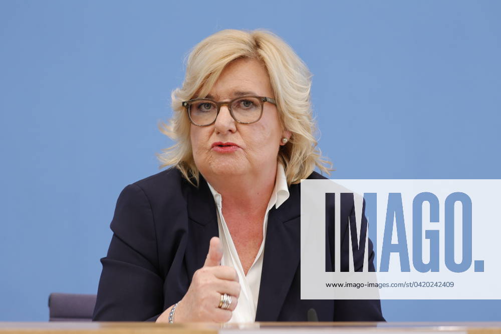 Eva Högl, Parliamentary Commissioner for the Armed Forces, Germany, Berlin, Federal Press Conference, Presentation of the 2023 Annual Report
