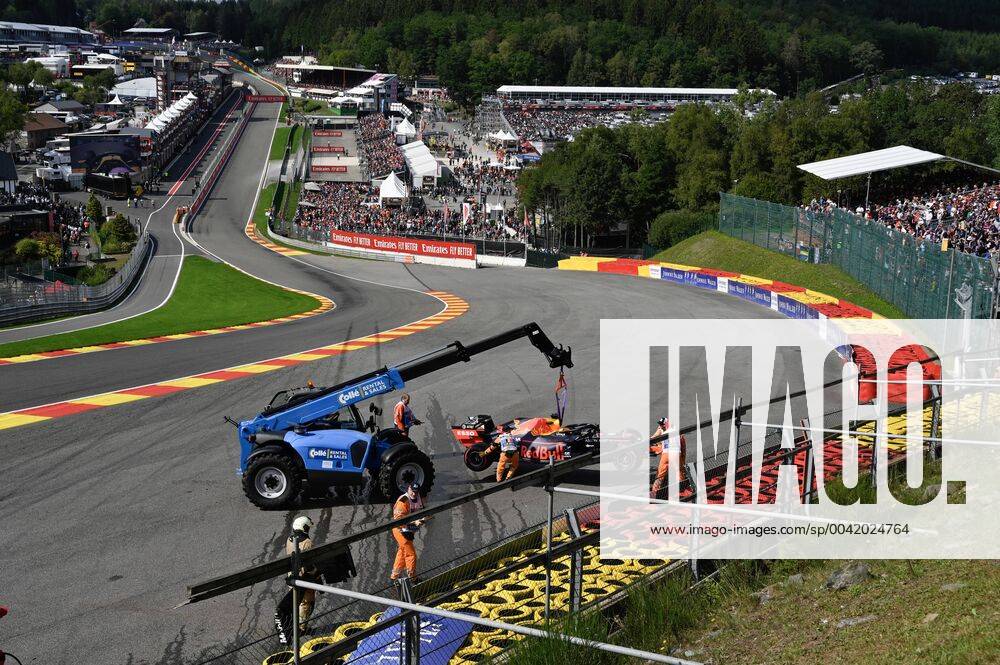 Workers take out the Red Bull s car of Dutch driver Max Verstappen at the Spa-Francorchamps Formula One Grand Prix of Belgium race, in Spa-Francorchamps, Sunday 01 September 2019. NICOLASxLAMBERT x05653536x