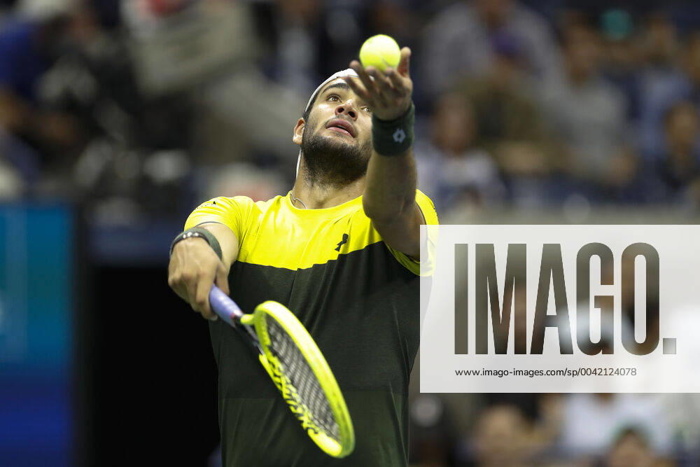 (190907) -- NEW YORK, Sept. 7, 2019 -- Matteo Berrettini of Italy serves during the men s singles semifinal between Rafael Nadal of Spain and Matteo Berrettini at the 2019 US Open in New York, the United States, Sept. 6, 2019. ) (SP)US-NEW YORK-TENNIS-US OPEN-MEN S SINGLES-SEMIFINAL LixMuzi