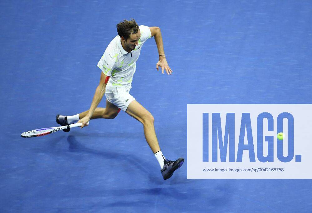 (190909) -- NEW YORK, Sept. 9, 2019 -- Daniil Medvedev of Russia hits a return during the men s singles final match between Rafael Nadal of Spain and Daniil Medvedev of Russia at the 2019 US Open in New York, the United States, Sept. 8, 2019. ) (SP)US-NEW YORK-TENNIS-US OPEN-MEN S SINGLES-FINAL LiuxJie