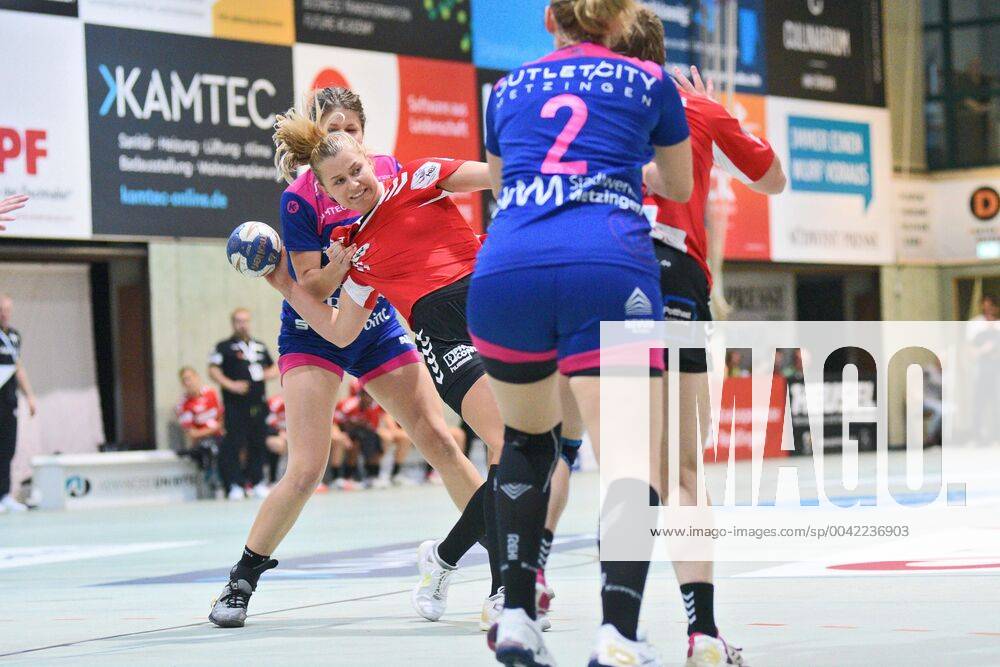 Kamila Kordovska HSG Blomberg Lippe 11 against Patricia Kovacs TusSies Metzingen 9 TusSies Metzingen, Handball, HBF, league game, 11 09 2019, photo TBaur Eibner TusSies Metzingen vs HSG Blomberg Lippe Metzingen