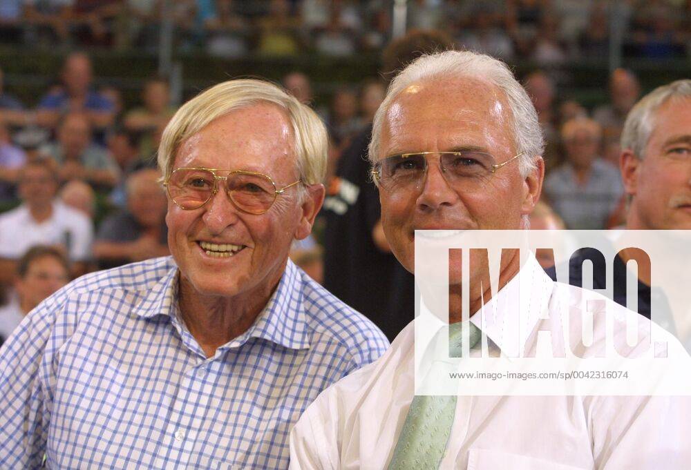 Rudi GUTENDORF Coach Legend died at the age of 93 Archive photo Anniversary broadcast 40 years The current sports studio ZDF on 23 August 2003 at 22 50 Uhr, Guests of the broadcast Football coach Rudi GUTENDORF left and Franz BECKENBAUER