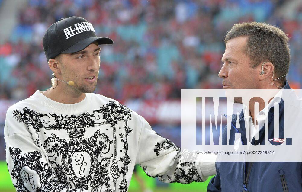 Football Bundesliga 2019 2020, 4 matchday, RB Leipzig v FC Bayern Munich on 14 09 2019 Kevin Kampl midfielder RB Leipzig, back number 44, 44 li and Sky expert Lothar Matthäus on microphone from TV channel Sky before the Bundesliga match RB Leipzig v FC Bayern Munich 14 09 2019 Leipzig Sachsen Deutschland Red Bull Arena