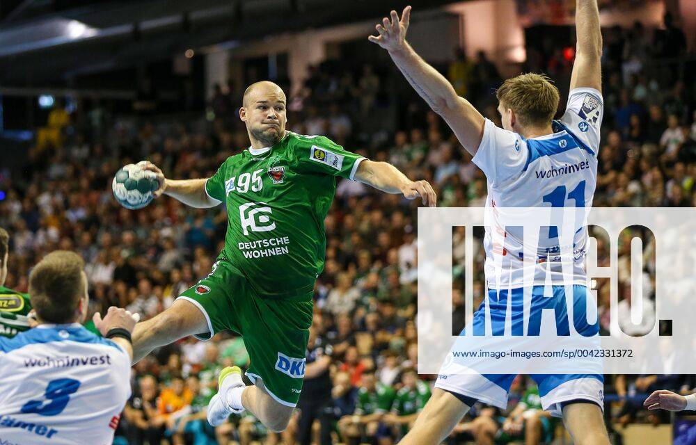 Handball, 1 Bundesliga, 5 Matchday, Füchse Berlin TVB Stuttgart, Max Schmeling Halle Berlins Paul Drux l throws the ball at the goal Handball 1 Bundesliga Füchse Berlin TVB Stuttgart