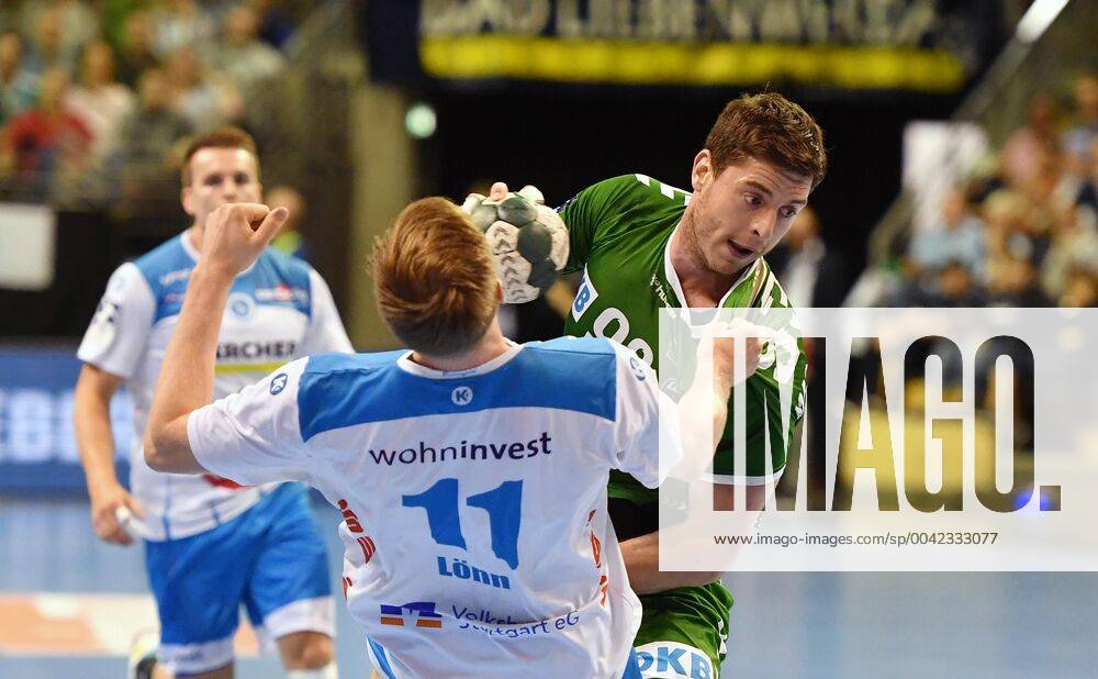 Mijajlo Marsenic Füchse , with ball, front Adam Lönn Stuttgart , Füchse Berlin TVB Stuttgart 1 Bundesliga, DKB Handballbundesliga, 2019 2020 Men, Men, Men, Handball, Germany, Germany, Max Schmeling Halle Berlin