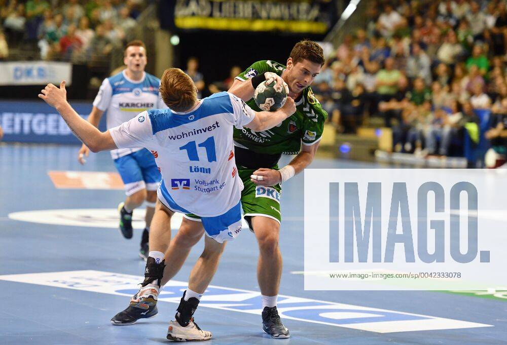 Mijajlo Marsenic Füchse , with ball, front Adam Lönn Stuttgart , Füchse Berlin TVB Stuttgart 1 Bundesliga, DKB Handballbundesliga, 2019 2020 Men, Men, Men, Handball, Germany, Germany, Max Schmeling Halle Berlin