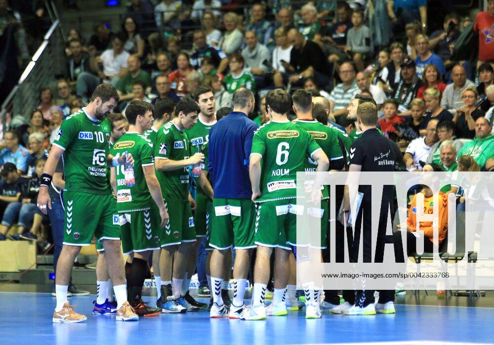 GER, DHB, 1 HBL, FUECHSE BERLIN VS TVB Stuttgart 15 09 2019, Max Schmeling Halle, Berlin, GER, DHB, 1 HBL, FUECHSE BERLIN VS TVB Stuttgart, DHB regulations prohibit any use of photographs as image sequences and or quasi video im Bild Füchse Spielerkreis nordphotox xEngler nph00076