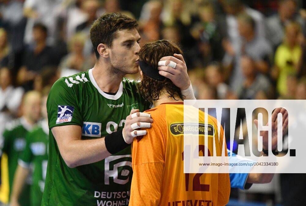 Mijajlo Marsenic Füchse , gives Silvio Heinevetter goalkeeper foxes , after the game a kiss on the forehead foxes Berlin TVB Stuttgart 1 Bundesliga, DKB Handballbundesliga, 2019 2020 Men, Men, Men, Handball, Germany, Germany, Max Schmeling Halle Berlin