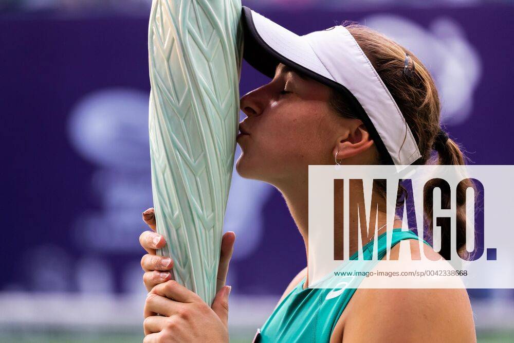 KW37 NANCHANG, CHINA - SEPTEMBER 15: Rebecca Peterson of Sweden kisses the trophy after winning the women s singles final match against Elena Rybakina of Kazakhstan during 2019 WTA, Tennis Damen Jiangxi Open at Nanchang International Sports Center on September 15, 2019 in Nanchang, Jiangxi Province of China.