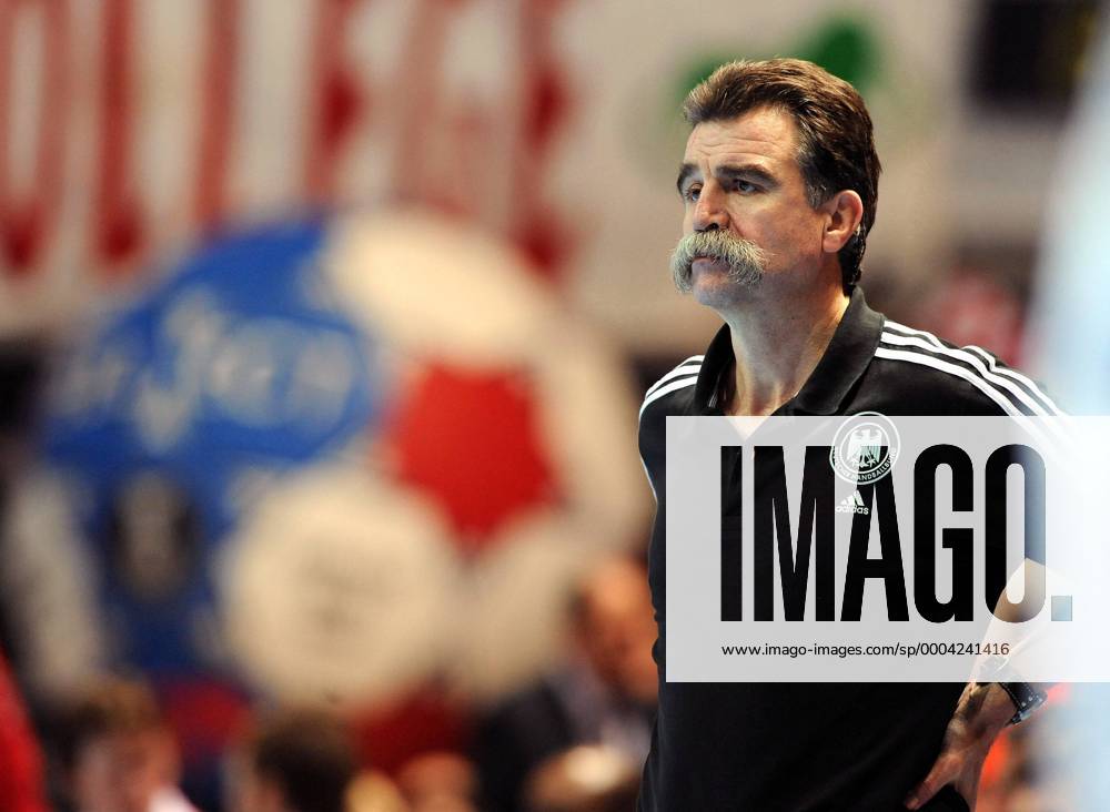 Bundestrainer Heiner Brand (Deutschland) enttäuscht Handball Länderspiel Herren WM 2009, Nationalteam, Einzelbild Zadar Enttäuschung,