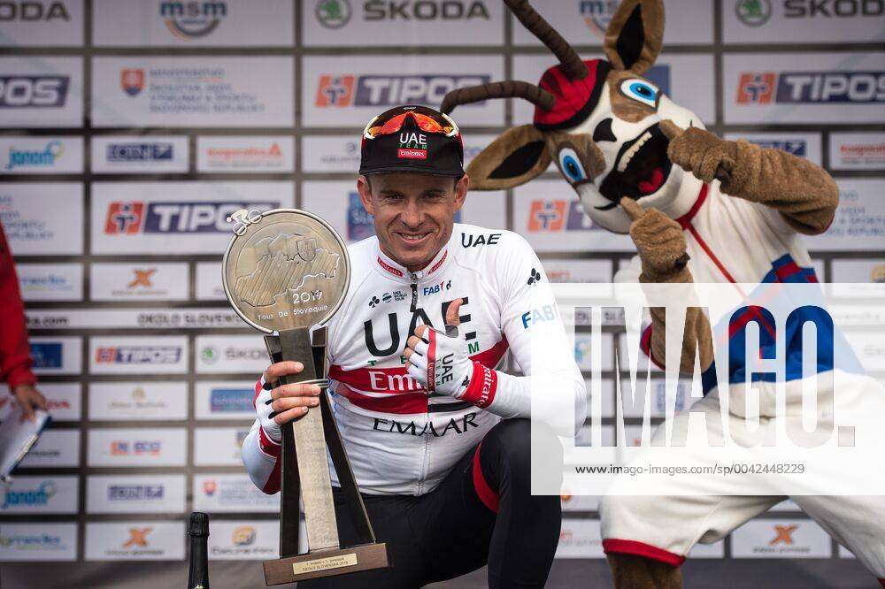 Alexander Kristoff NOR UAE Team Emirates wins the 1 stage of the 63 Slovakia Tour and can be celebrated on the podium here with the winners cup award ceremony ceremony ceremony celebration jubilation joy Luck emotions emotions facial expressions Mimic Gestic Gestic Landscape Landscape horizontal Event Event 63 Okolo Slovenska Slovakia Tour 1a Stage 1a Bardejov to to Bardejov 138 2 km Location Bardejov Region Saris Land Country Slovakia Slovenska Date Date 18 09 2018 Stiehl Photography