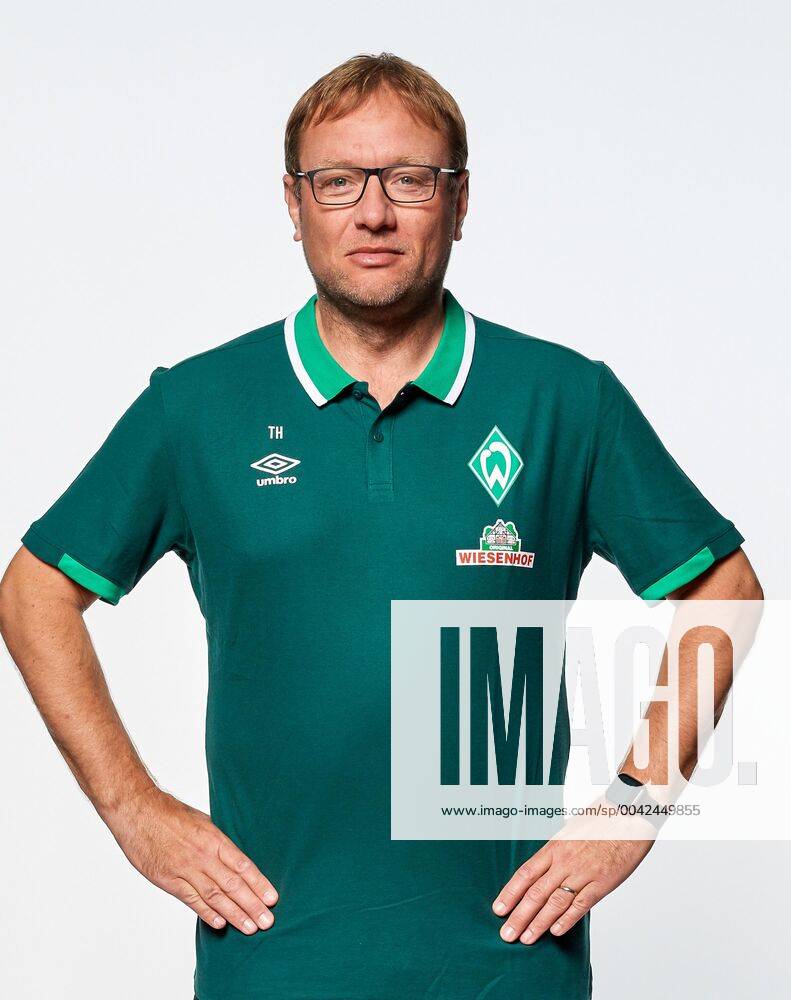Portrait of Werder Bremen 2019 2010 02 07 2019, wohninvest Weserstadion, Bremen, Portrait of Werder Bremen 2019 2010, pictured Thomas Horsch Co Trainer SV Werder Bremen 1 BL Portrait of Werder Bremen 2019 2020, nordphotox xWerderxBremen nph00001