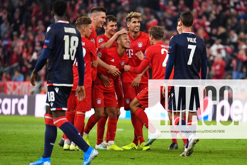 KW38 SOCCER - CL, Bayern vs Red Star MUNICH,GERMANY,18.SEP.19 - SOCCER - UEFA Champions League, group stage, FC Bayern Muenchen vs Red Star Belgrade. Image shows the rejoicing of Bayern with Thomas Mueller (Bayern). GEPAxpictures xUlrichxGamel