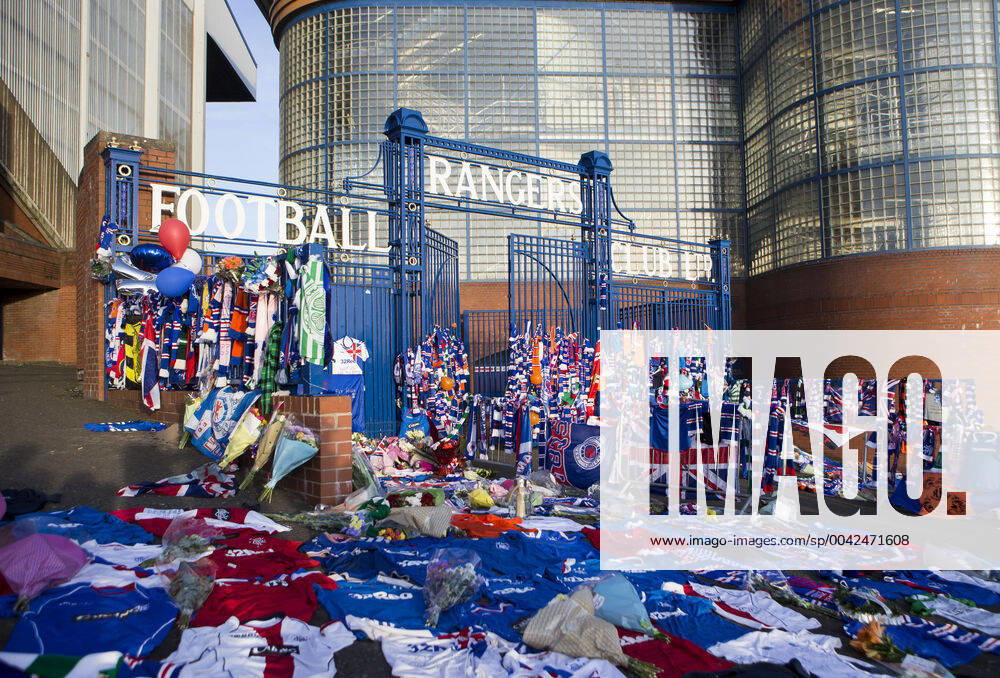 KW38 Football - 2019 2020 UEFA Europa League - Group G: Rangers vs. Feyenoord Fans pay tribute to Fernando Ricksen outside Ibrox Stadium COLORSPORT BRUCE WHITE