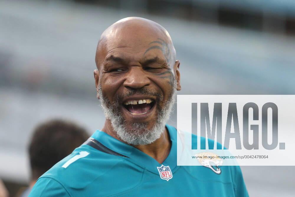 KW38 JACKSONVILLE, FL - SEPTEMBER 19: Former boxing champion Mike Tyson looks on during the game between the Tennessee Titans and the Jacksonville Jaguars on September 19, 2019 at TIAA Bank Field in Jacksonville, Fl.(Photo by David Rosenblum Icon Sportswire) NFL, American Football Herren, USA SEP 19 Titans at Jaguars Icon1909191126