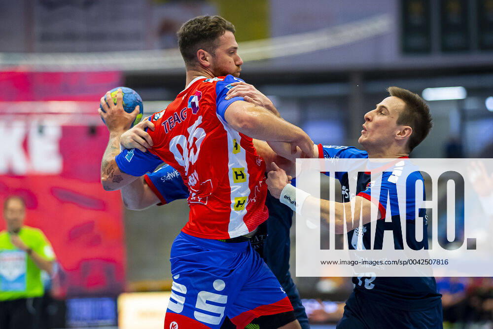 Bietigheim, Germany 25 August 2019 2 BL 19 20 SG BBM Bietigheim vs ThSV Eisenach v left in duel Alexander Saul Eisenach and Martin Marcec SG BBM Bietigheim Bietigheim Egetrans Arena Baden Württemberg Germany