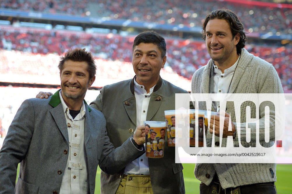 Football 1 Bundesliga, FC Bayern Muenchen 1 FC Koeln, v l Bixente Lizarazu, Giovane Elber and Luca Toni DFL DFL REGULATIONS PROHIBIT ANY USE OF PHOTOGRAPHS as IMAGE SEQUENCES and or QUASI VIDEO Muenchen
