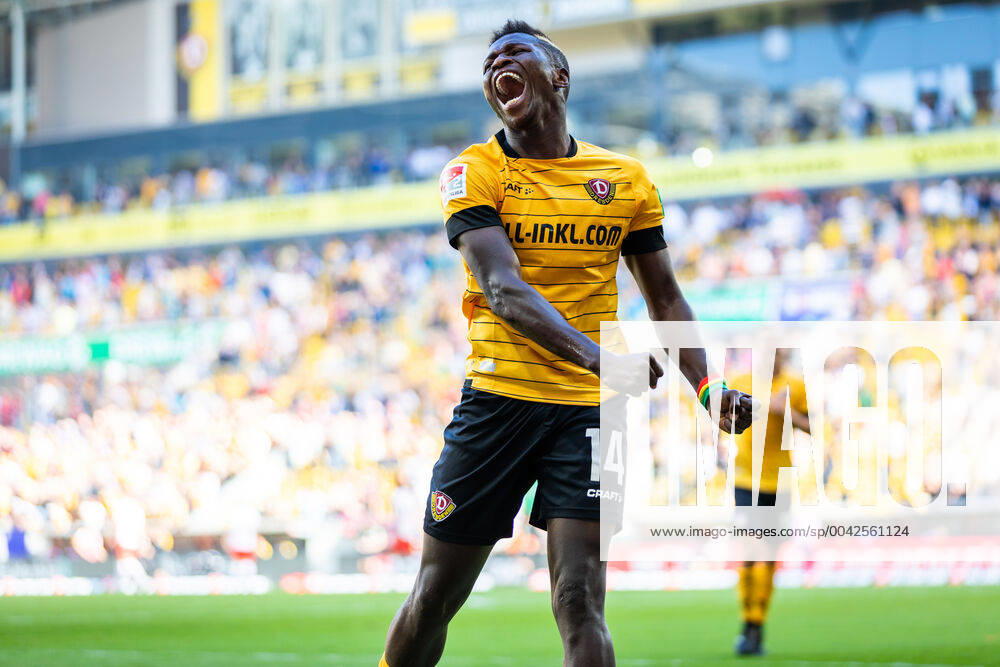 Football, GER, Season 2019 2020, 2 Bundesliga, 7 Matchday, SG Dynamo Dresden SSV Jahn Regensburg Jubilation after the 2 1 winner for Dynamo Dresden In the picture Moussa Kone DFL REGULATIONS PROHIBIT ANY USE OF PHOTOGRAPHS AS IMAGE SEQUENCES AND OR QUASI VIDEO with Moussa Kone mi and Linus Wahlqvist DFL REGULATIONS PROHIBIT ANY USE OF PHOTOGRAPHS AS IMAGE SEQUENCES AND OR QUASI VIDEO