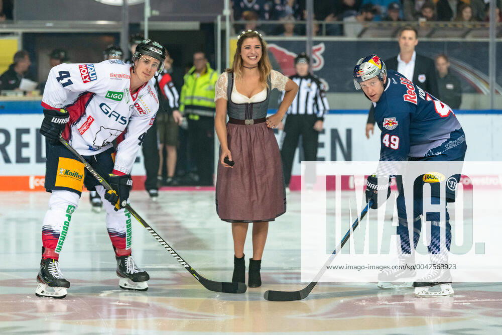 Wiesenplaymade Stella Tiana Stegmann at the opening bully with Louis Marc Aubry Eisbaeren Berlin and Mark Voakes EHC Red Bull Munich in the game Red Bull Munich against the Eisbaeren Berlin on 22 09 2019 GER, ice hockey, German Ice Hockey League DEL, EHC Red Bull Munich against Eisbaeren Berlin, 22 09 2019, Olympiaeisstadion Muenchen Muenchen