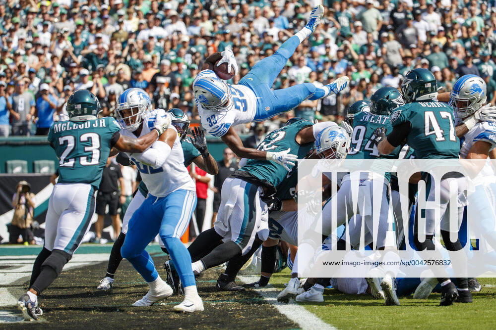 Detroit Lions running back Kerryon Johnson (33) leaps over the line to score a touchdown during the NFL, American Football Herren, USA game between the Detroit Lions and the Philadelphia Eagles at Lincoln Financial Field in Philadelphia, Pennsylvania. Christopher Szagola CSM NFL 2019: Lions vs Eagles SEP 22 - ZUMAcs7_ 20190922_zaf_cs7_016