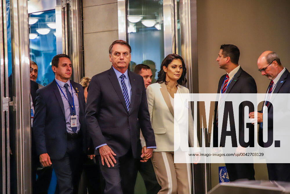Nova York, (EUA) 24 09 2019 - Assemblo©ia Geral ONU - Presidente brasileiro Jair Bolsonaro acompanhado de sua esposa Michele Bolsonaro durante da 74ª Assembleia Geral da OrganizaoÂßo£o das NaoÂßoµes Unidas (ONU) em Nova York nos Estados Unidos nesta teroÂßa-feira, 24. (Foto: Brazil Photo Press Agencia O Globo) Mundo 74ª Assembleia Geral da Organizacao das Nacoes Unidas (ONU) em Nova York - ZUMAc233 20190924_zsp_c233_010