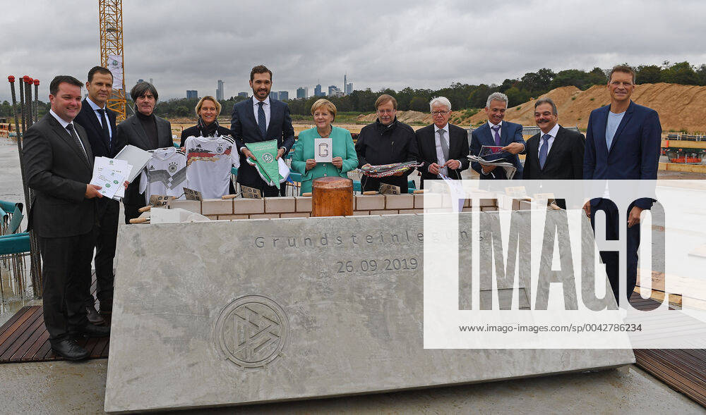 Soccer DFB Academy, laying of the foundation stone of the new DFB headquarters and academy in Frankfurt am Main, v l Peter Matheo Bauunternehmen ,, Team Manager Oliver Bierhoff Deutsche Fussball Nationalmannschaft DFB , laying of the foundation stone of coach Joachim JOGI Loew Deutsche Fussball Nationalmannschaft DFB , coach Martina Voss Tecklenburg Deutsche Fussball Nationalmanschaft Damen , Dr Friedrich Curtius Generalsekräter, German Football Association , Federal Chancellor Angela Merkel, Vice President Dr Rainer Koch German Football Association DFB, Amateurs, Law and Statutes , Dr Reinhard Rauball President League Association DFL , Lord Mayor of the City of Frankfurt Peter Feldmann SPD , Gerhard Wittfeld Architect Frankfurt am Main