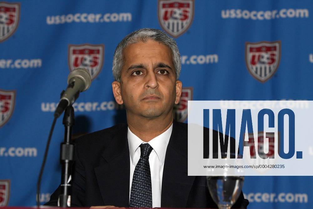 Präsident Sunil Gulati (United States Soccer Federation USA) - Pressekonferenz anlässlich der Bewerbung der USA für die WM 2018 bzw. 2022 - (Icon918j09021006) Fußball WM Herren WM Bewerbung 2009, 2018, 2022, Kandidatur, Kandidat, Bewerber, Pressekonferenz, Pressetermin Einzelbild Columbus