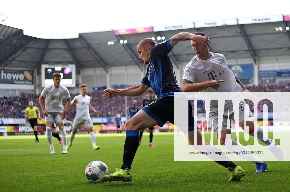 Football 1 Bundesliga 2019 2020, 6 Matchday, SC Paderborn 07 FC Bayern Munich, in the Benteler Arena Paderborn L R Sven Michel SC Paderborn 07 vs. Niklas Süle Bayern Munich DFL and DFB regulations prohibit any use of photographs as image sequences and or quasi video